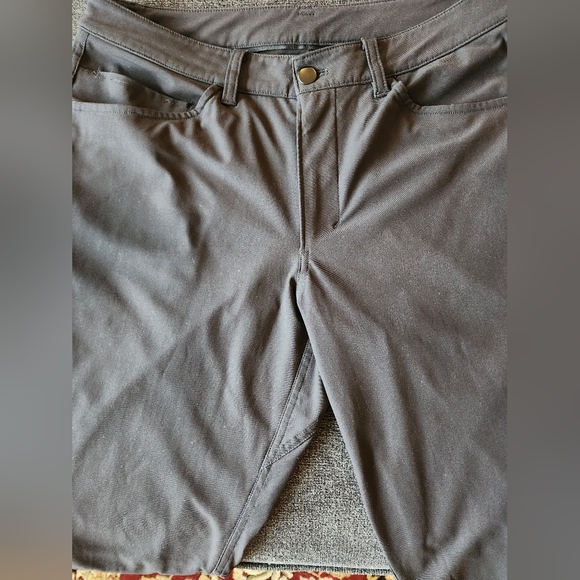 Lululemon ABC Slim-Fit 5 Pocket Pant 32" Warpstreme - Black - 31" Waist - Picture 3 of 7